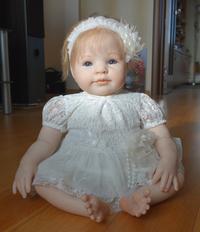 <p>Кукла реборн,                            раскрашена запекаемыми масляными красками. Держит голову и может сидеть без опоры.</p><p>Рост 64 см.</p><p>Вес 2,49 кг.</p>